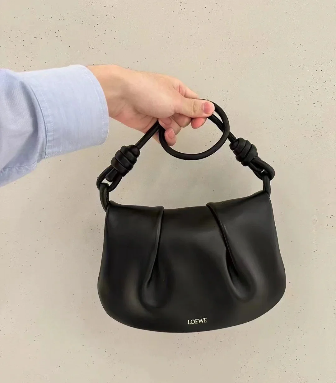 Сумка через плечо Loewe Paseo - черная