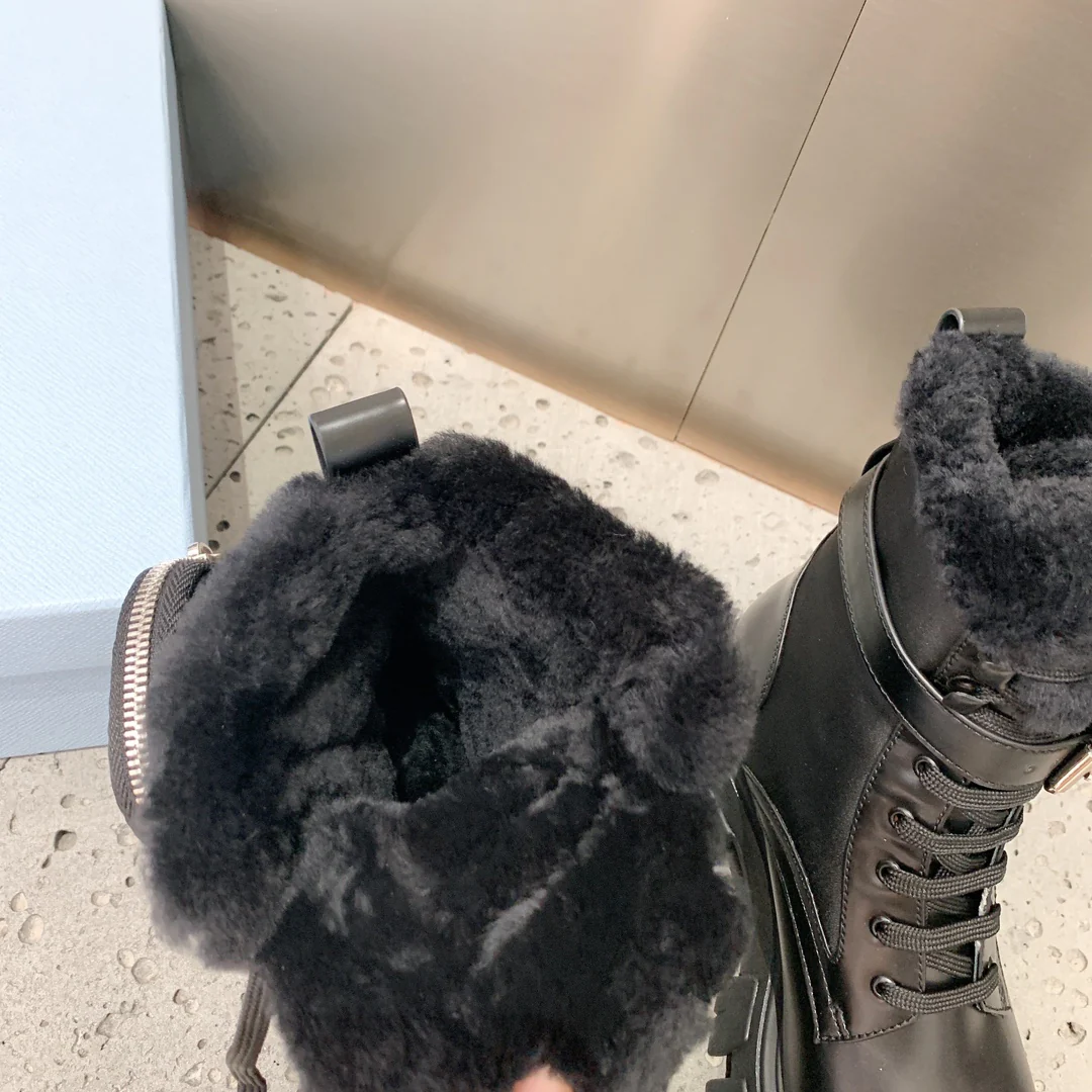 Prada - Новинка сезона осень/зима 2022 - Ботинки на платформе с сумкой