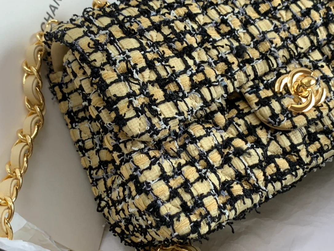 Лимитированная серия Chanel 2022 года, шерстяная сумка с клапаном - 20 см