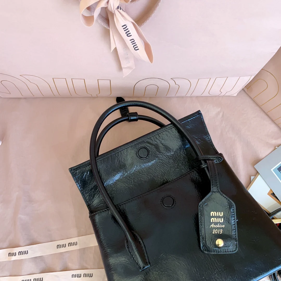 Сумка Miu Miu 5ba303 Miusolitaire из телячьей кожи - черная