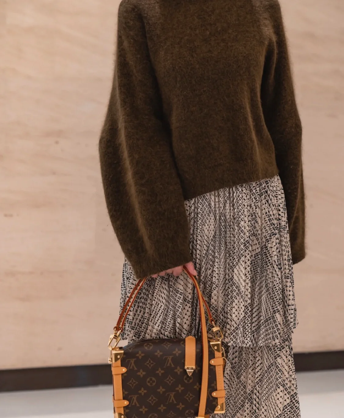 m46358-LV-side-trunk-mm-handbag/crossbody bag