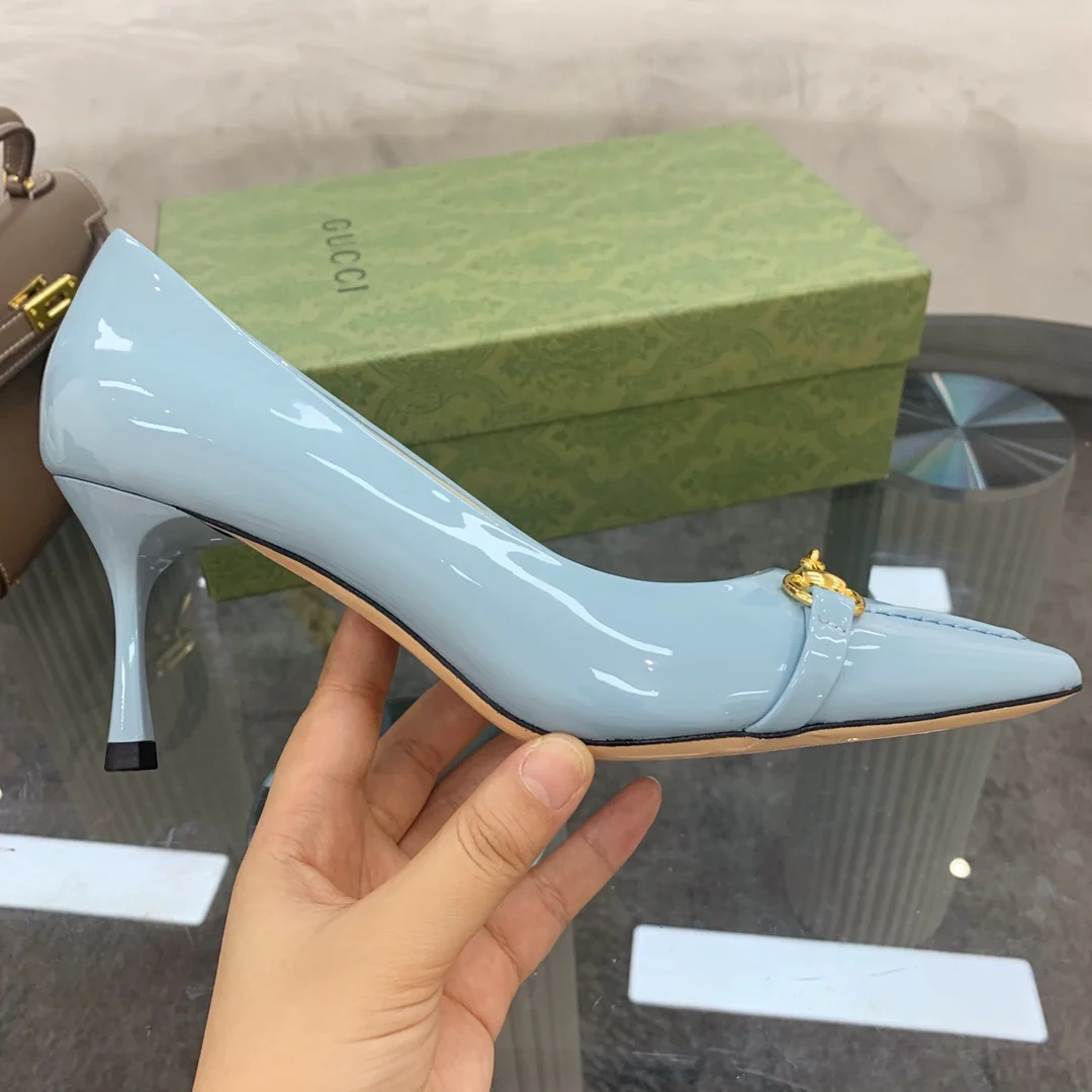Туфли на высоком каблуке Gucci с острым носком и пряжкой в ??форме подковы