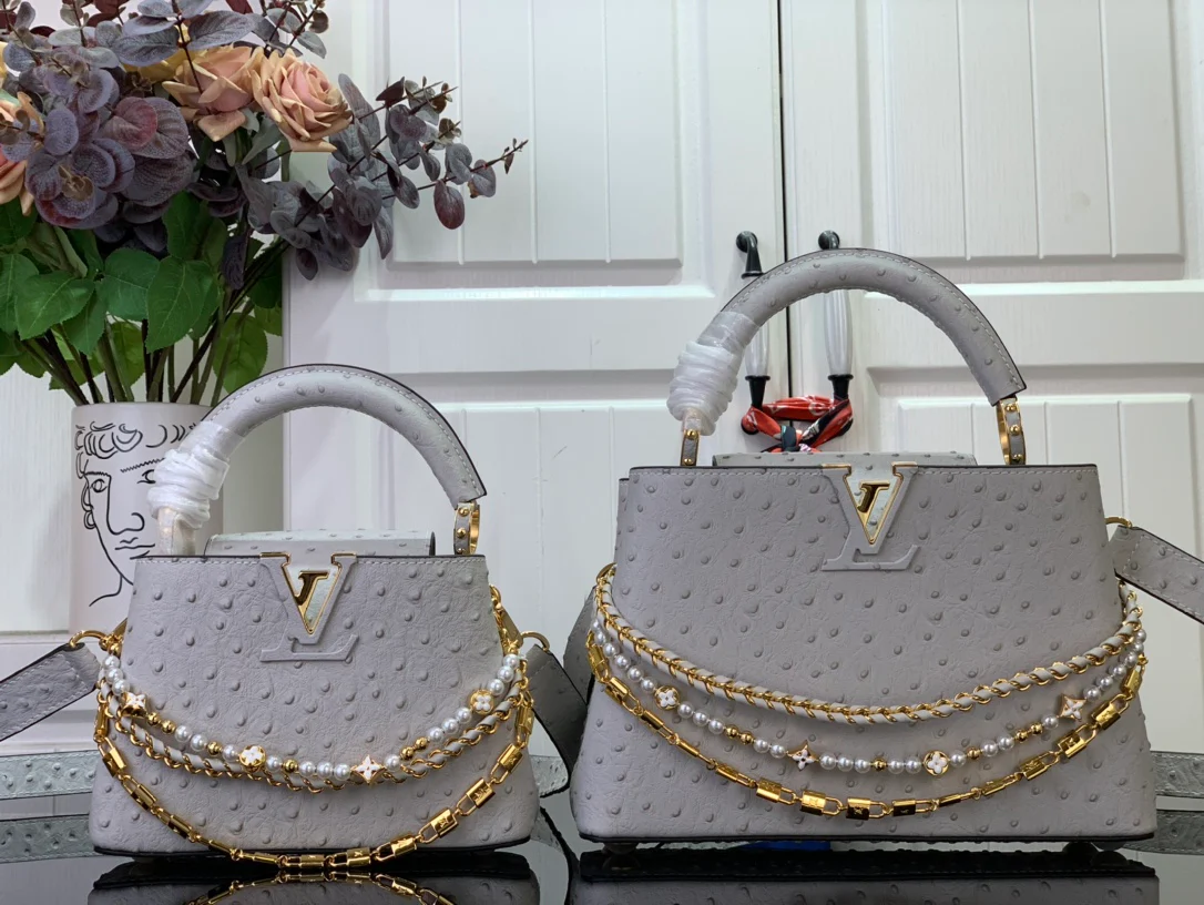 LV Capucines BB - Сумка из телячьей кожи с жемчужной цепочкой - Серая