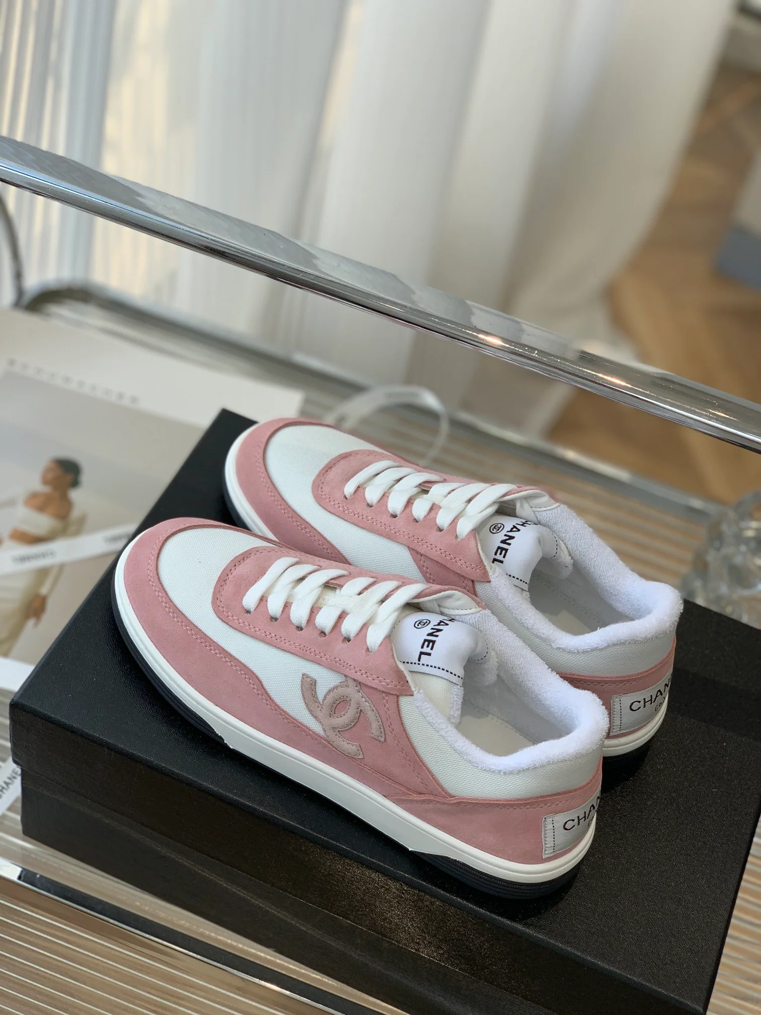 Кроссовки Chanel из парусины - розовые