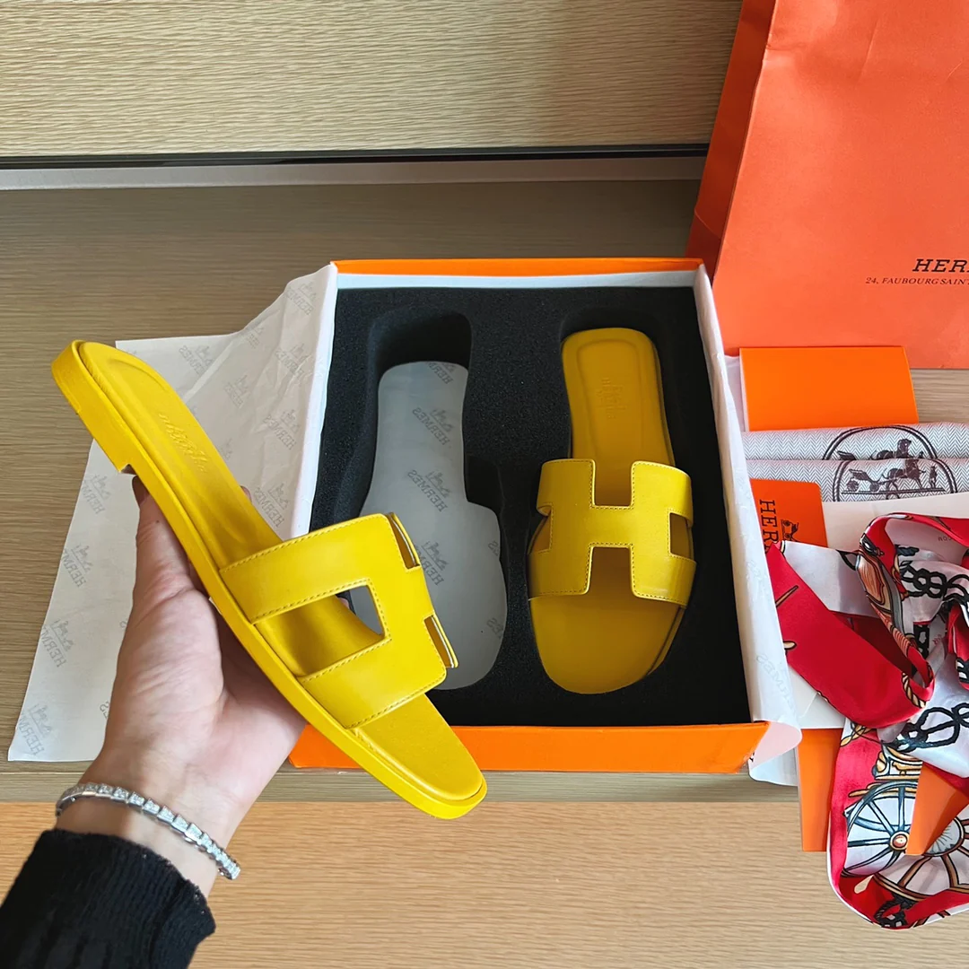 Сандалии Hermes на плоской подошве - верх из однотонной кожи - подошва, полностью закрывающая стопу - 3