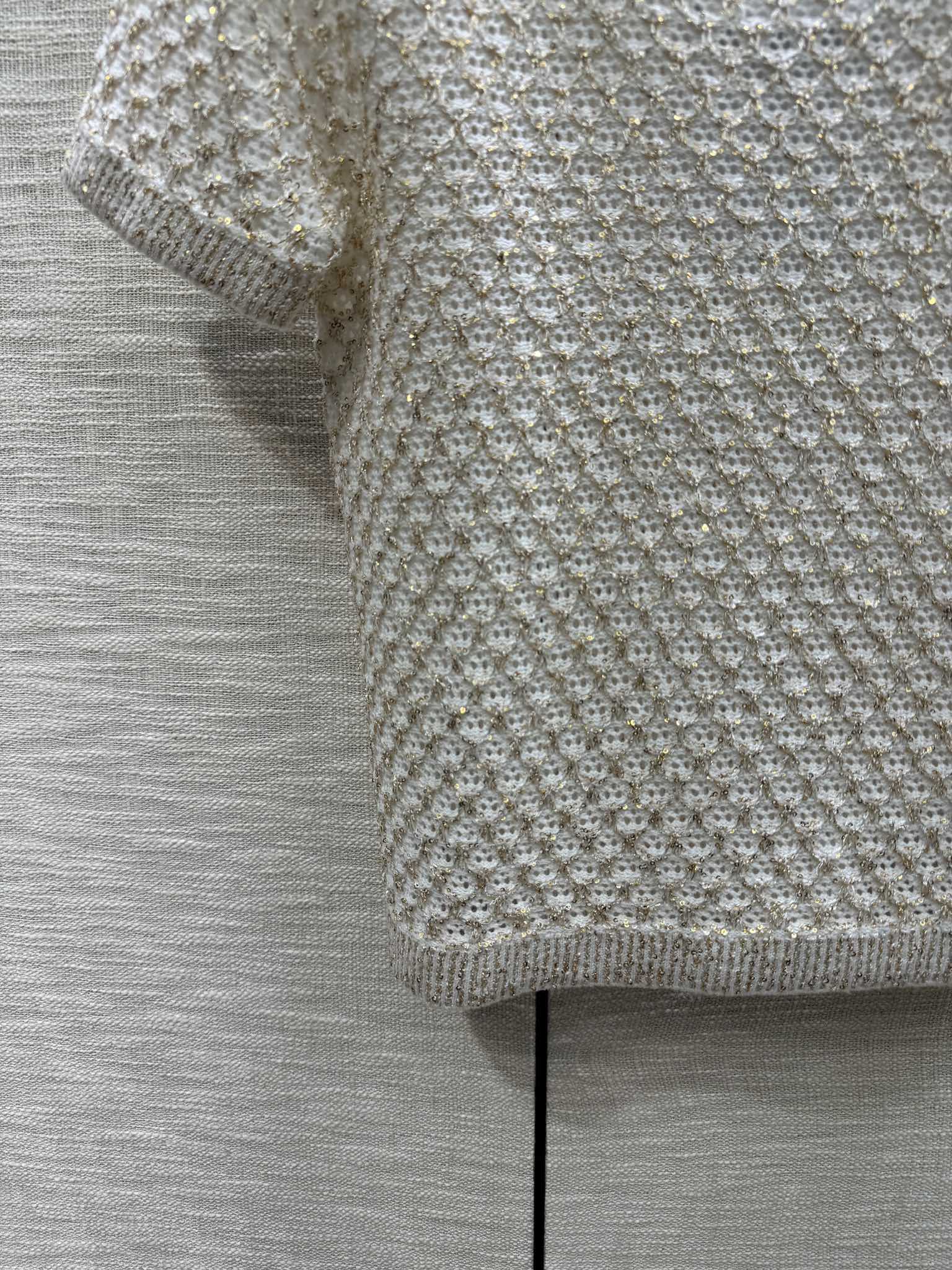 Chanel 2403 Черный с серебряными пайетками, вязаный, с коротким рукавом - белый
