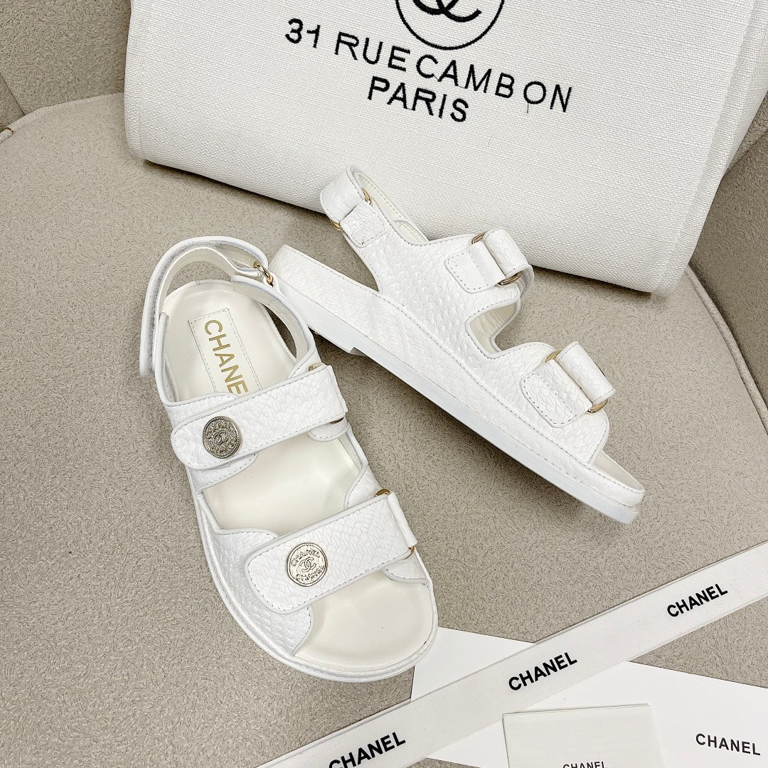 Chanel - Белые кожаные сандалии в клетку - 1