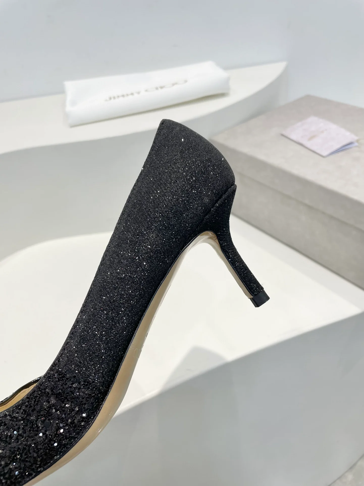 Туфли-лодочки Jimmy с острым носком на шпильке - черные