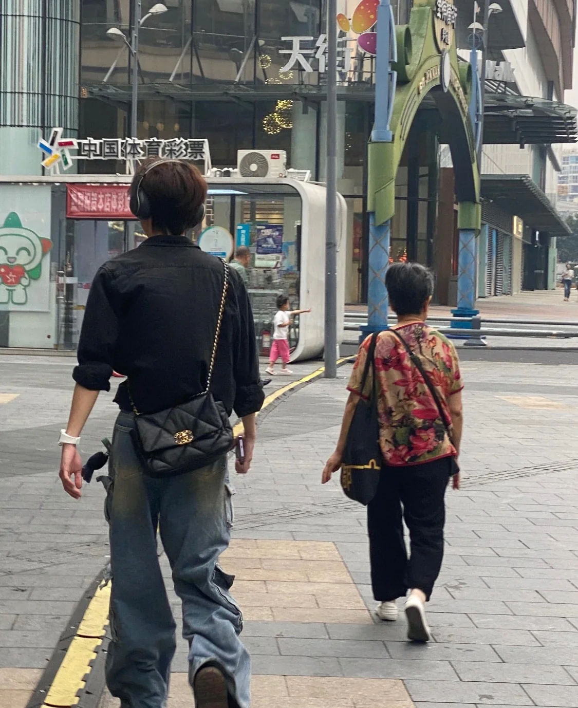 Маленькая сумочка Chanel 19bag - черная