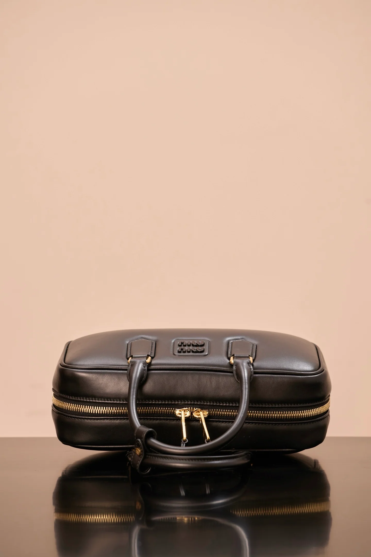 Miu Miu-5bb148m1220-???????-кожаная-сумка для боулинга-средний-черный