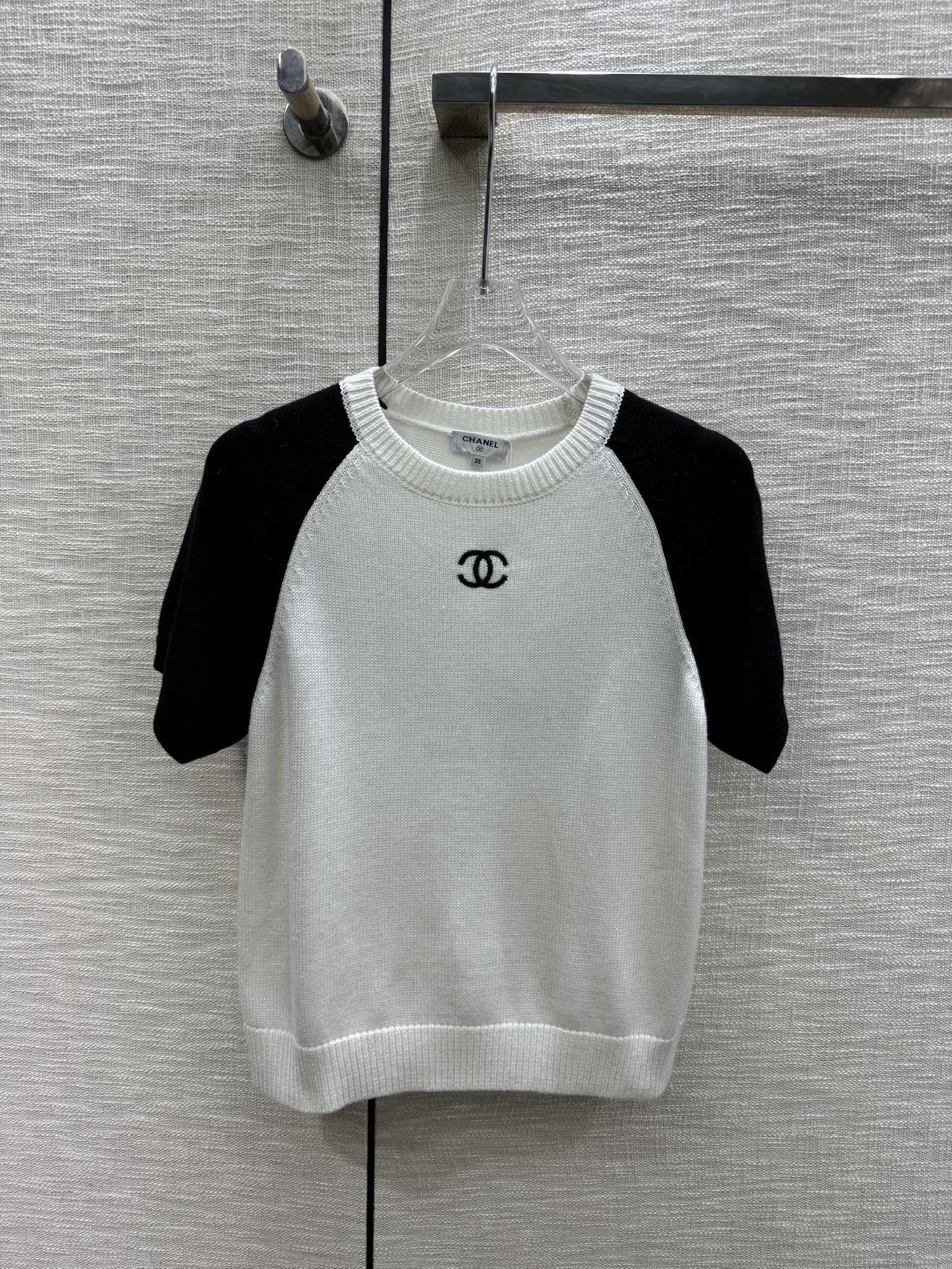 Chanel 2403 Вязаный короткий рукав с цветными блоками и рукавами реглан - Белый