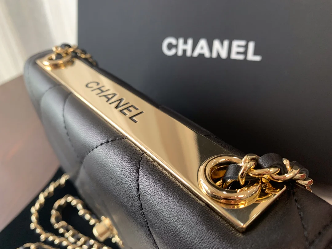 Золотая пряжка Chanel WOC из овечьей кожи