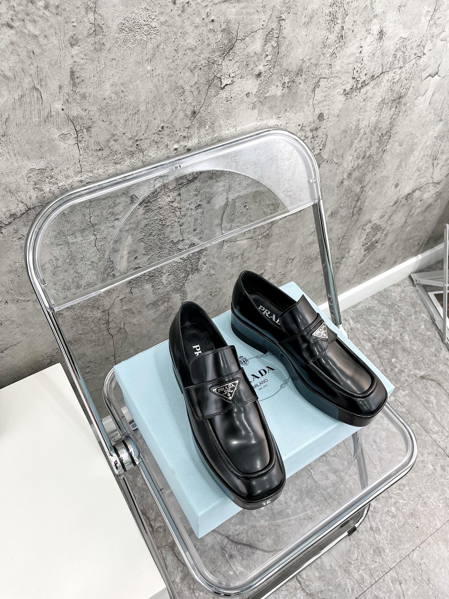 Туфли Prada - с квадратным носком - лоферы на платформе - черные