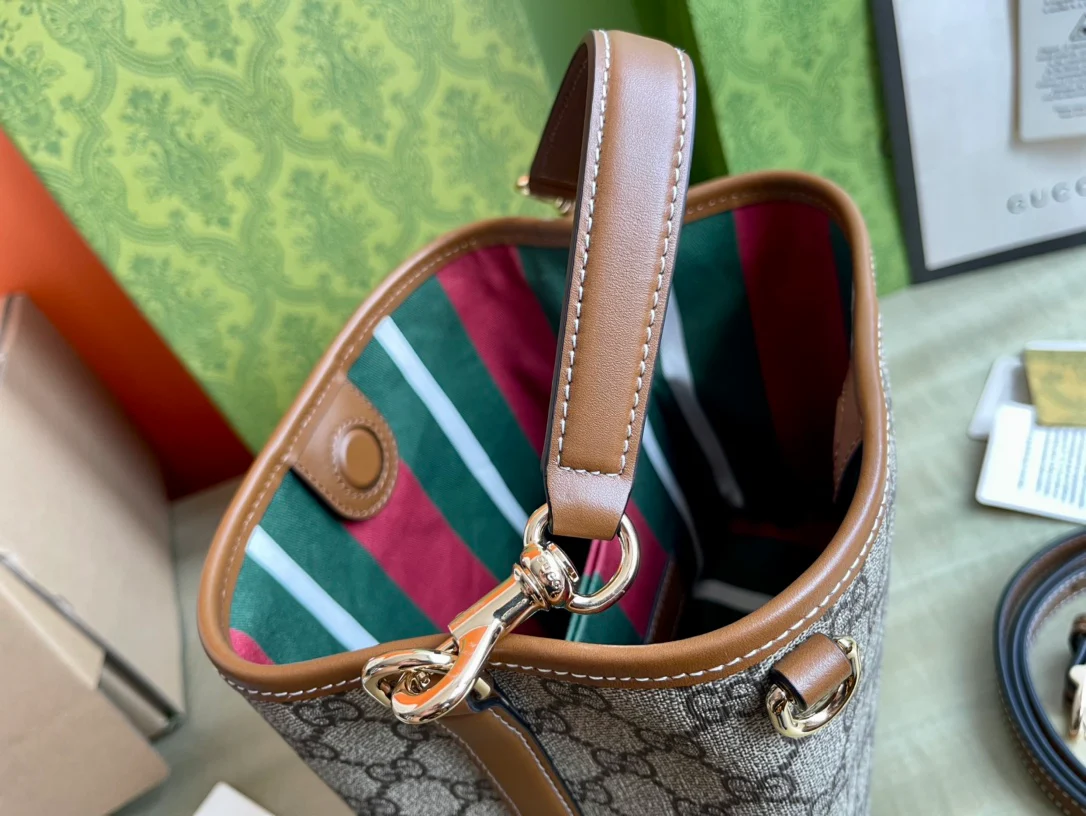 Мини-сумка Gucci 2025 из кожи, коричневая.