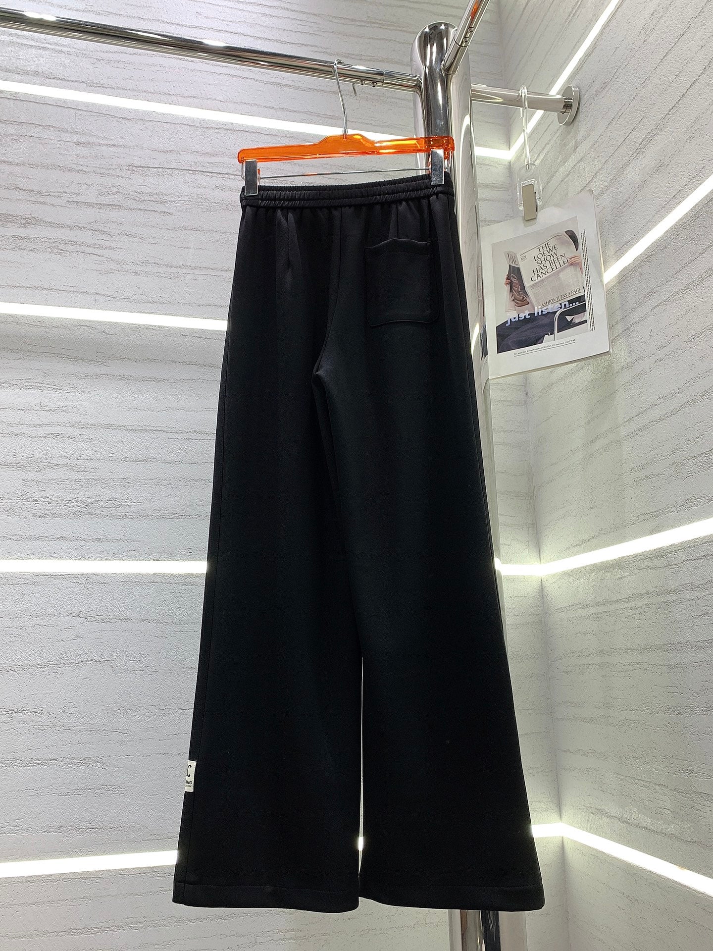 Celine-2403 - Новые широкие брюки с полосатой отделкой и этикеткой.