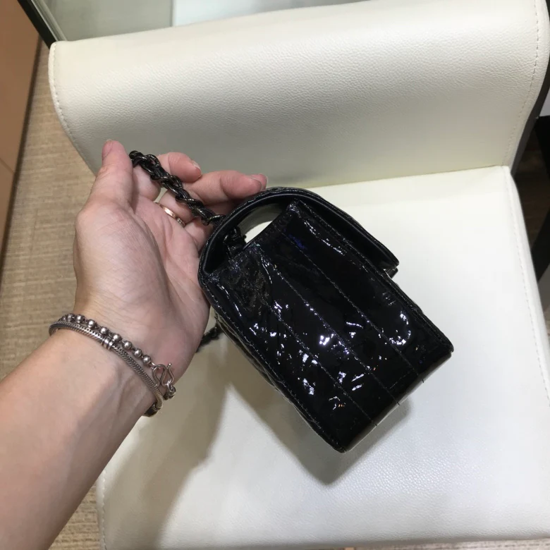 Коллекция Chanel Весна/Лето 2018 - Плиссированная металлизированная кожа - Телячья кожа - Сумка CF - 17 см - 1