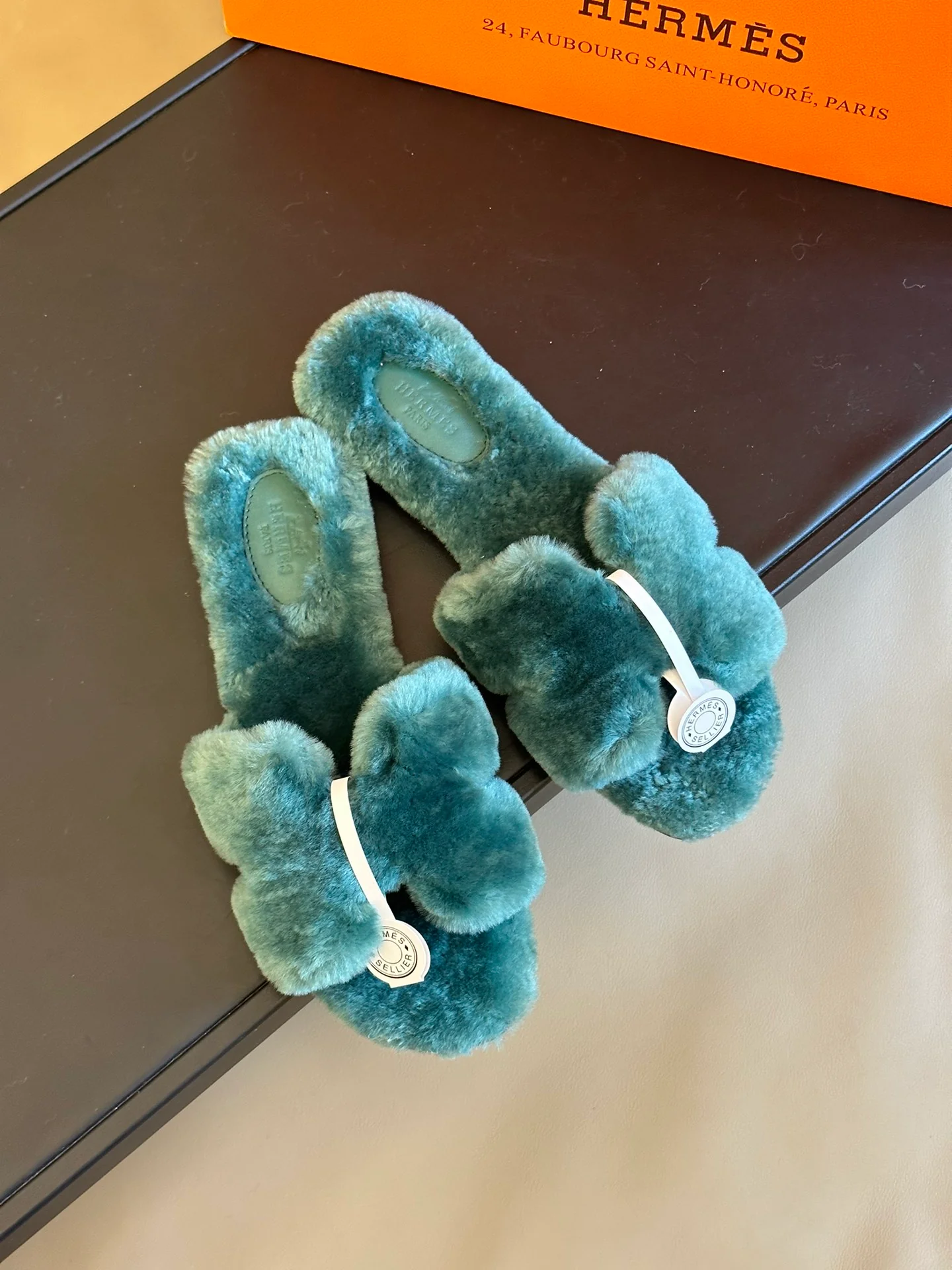 Шерстяные тапочки Hermes 2024 года - зеленые