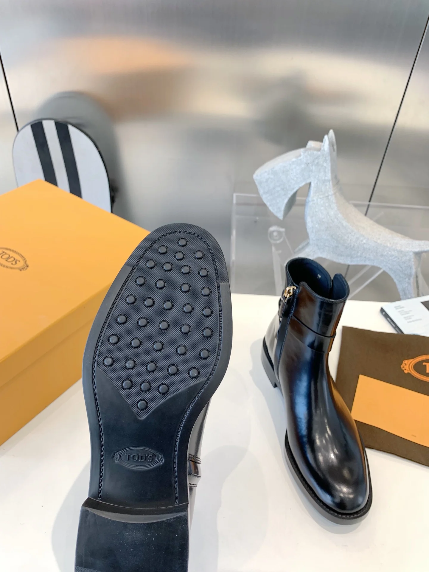 Ботинки челси Tods с головой льва - черные