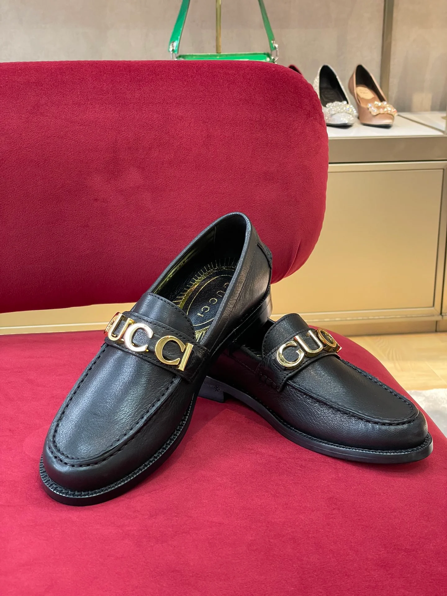 Новинка сезона осень/зима 2022 от Gucci - Лоферы - Черные