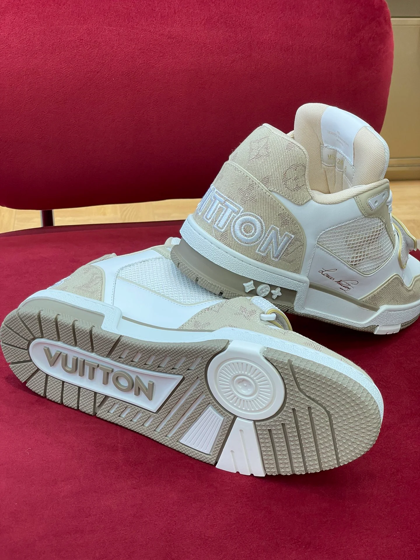 Кроссовки LV Trainer Series - Спортивная обувь - Унисекс - Белый/Абрикосовый