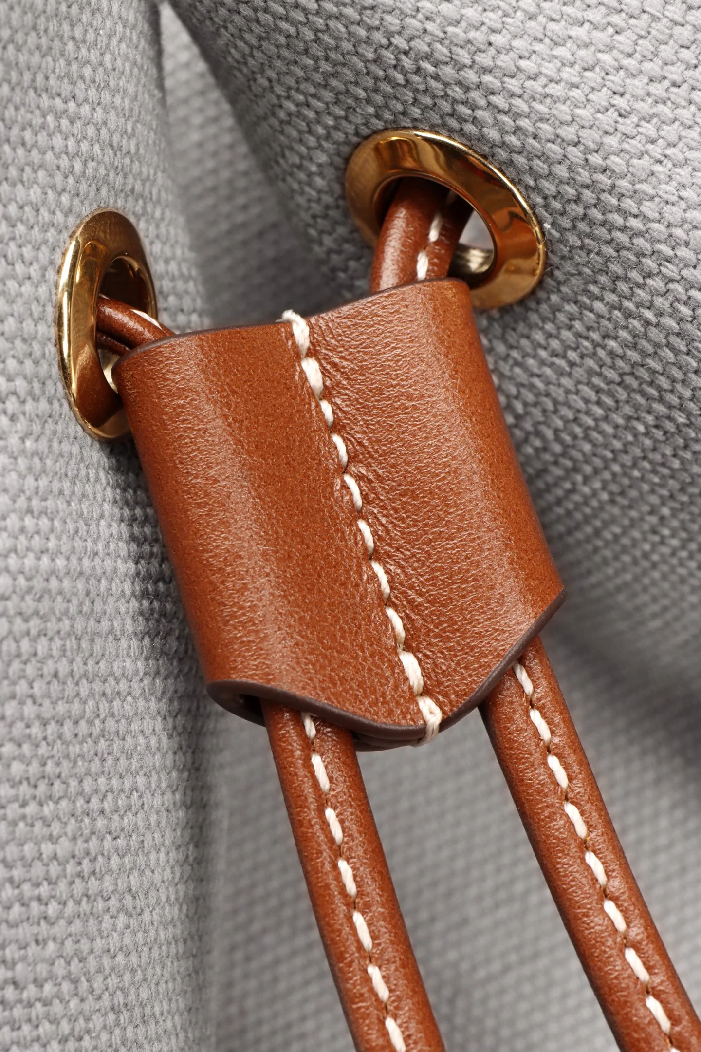 Рюкзак Miu Miu из канваса и кожи — Лондонская лимитированная серия — Большой, серый