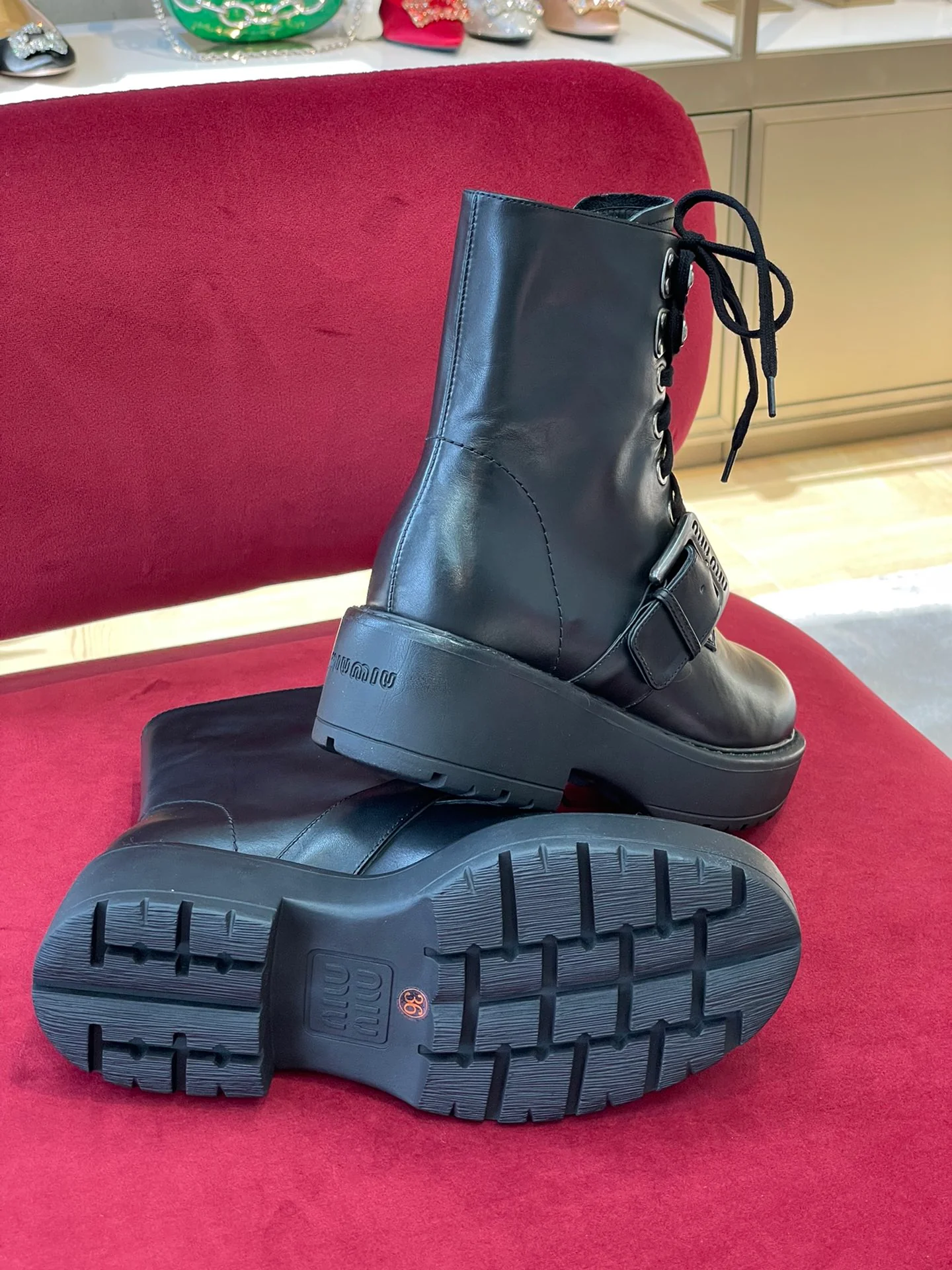 Miu Miu - Новинка сезона осень/зима 2022 - Кожаные мотоциклетные ботильоны