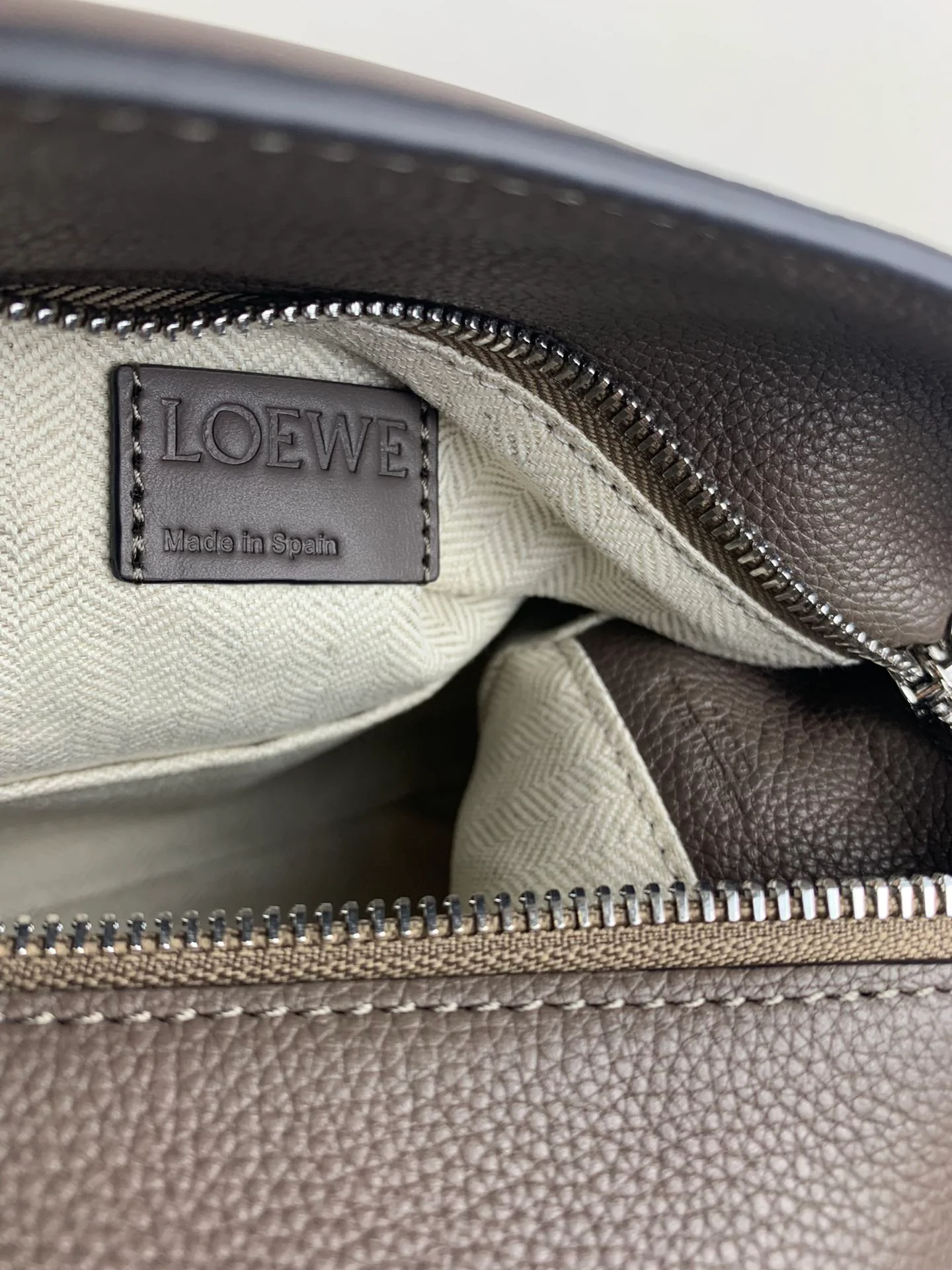 Сумка Loewe Puzzle, телячья кожа, серо-коричневая, маленькая.