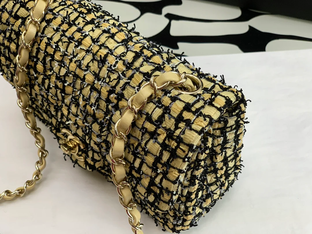 Лимитированная серия Chanel 2022 года, шерстяная сумка с клапаном - 20 см