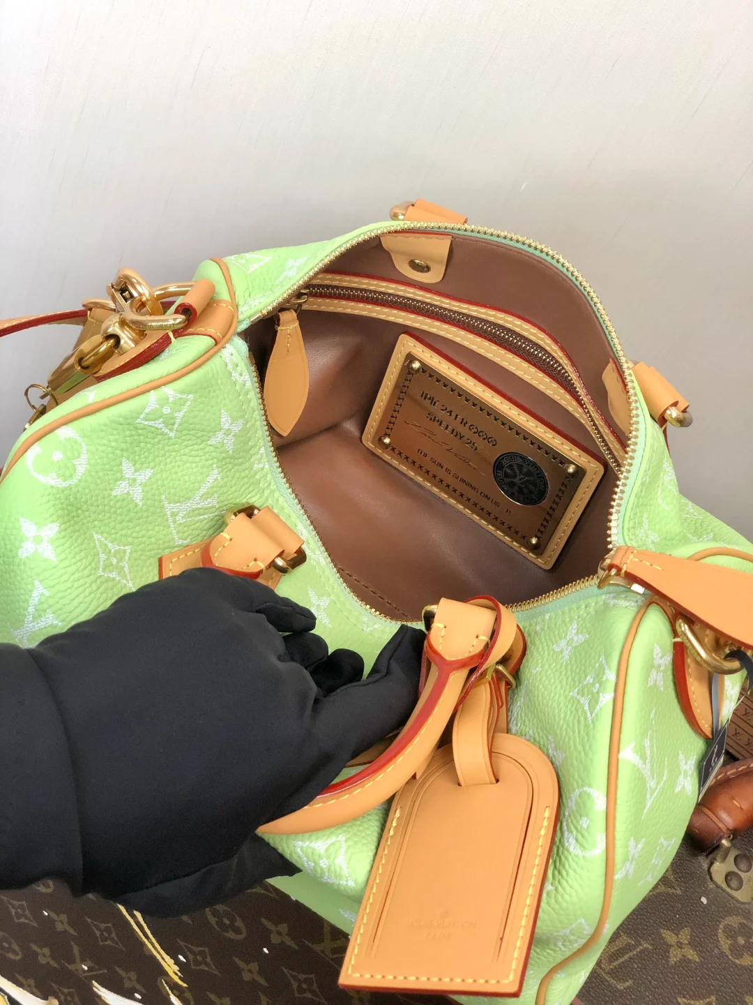 LV-m14063-speedy-p9-bandouliere-avocado green