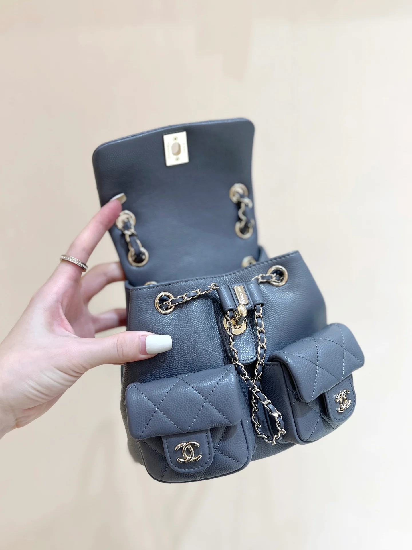 Рюкзак Chanel 24a-duma Frog, маленький, серый.