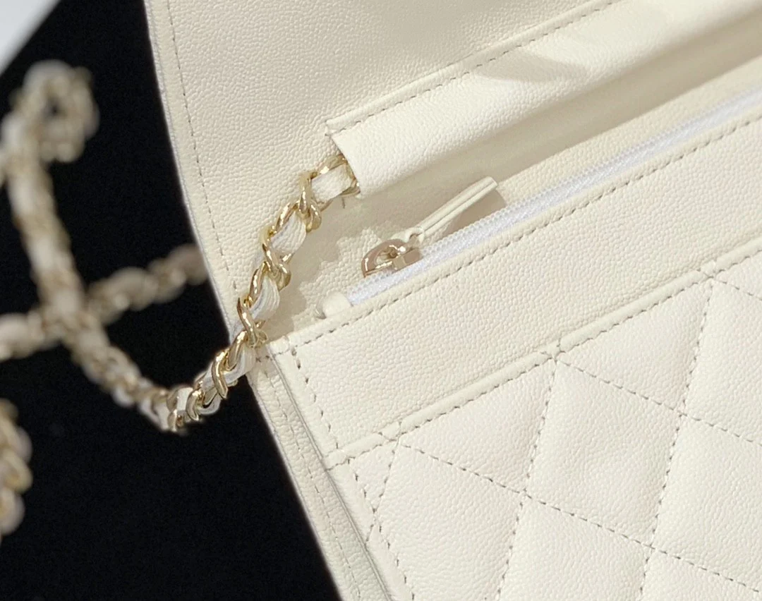 Пряжка Chanel WOC с узором ?Кунжут? из светлого золота - 2 шт.