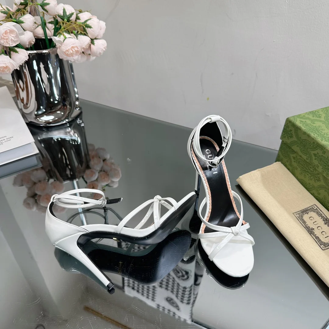 Новинка весны 2023 года от Gucci - Босоножки на шпильке - Белые