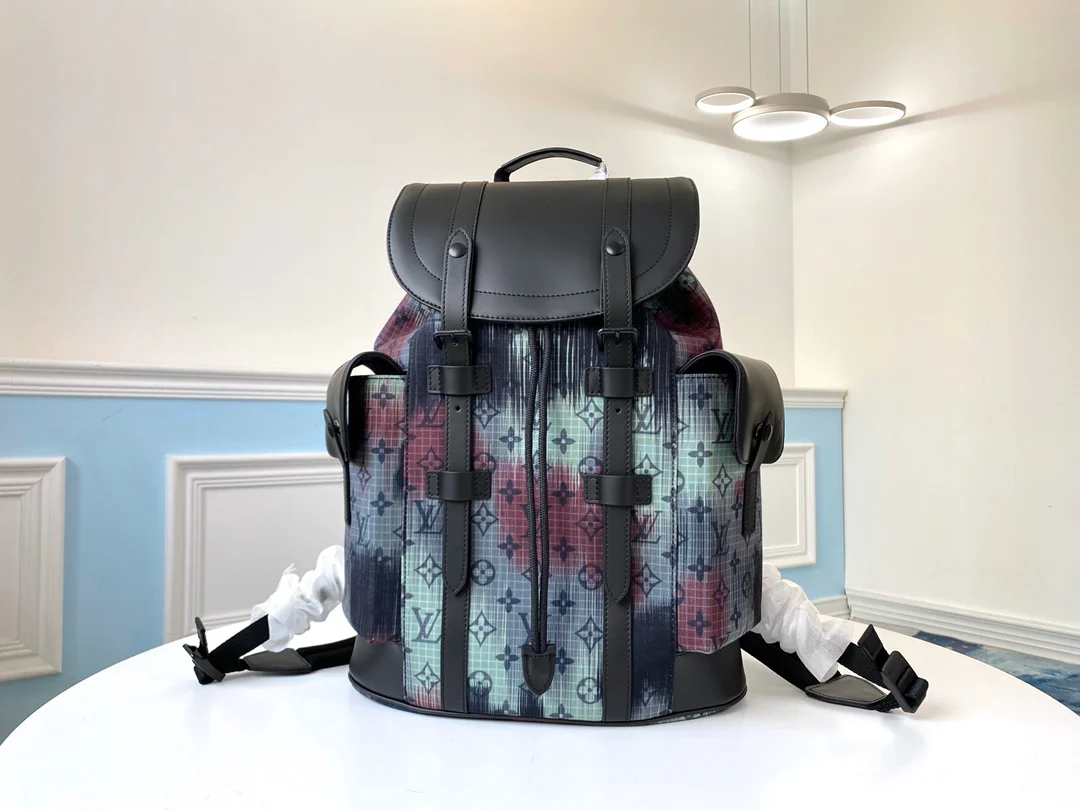 m41739-LV-christopher-small backpack-1