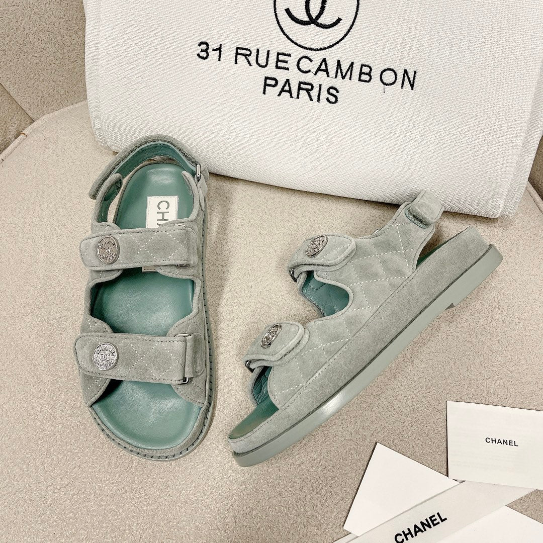 Chanel - светло-зеленые кожаные сандалии в клетку