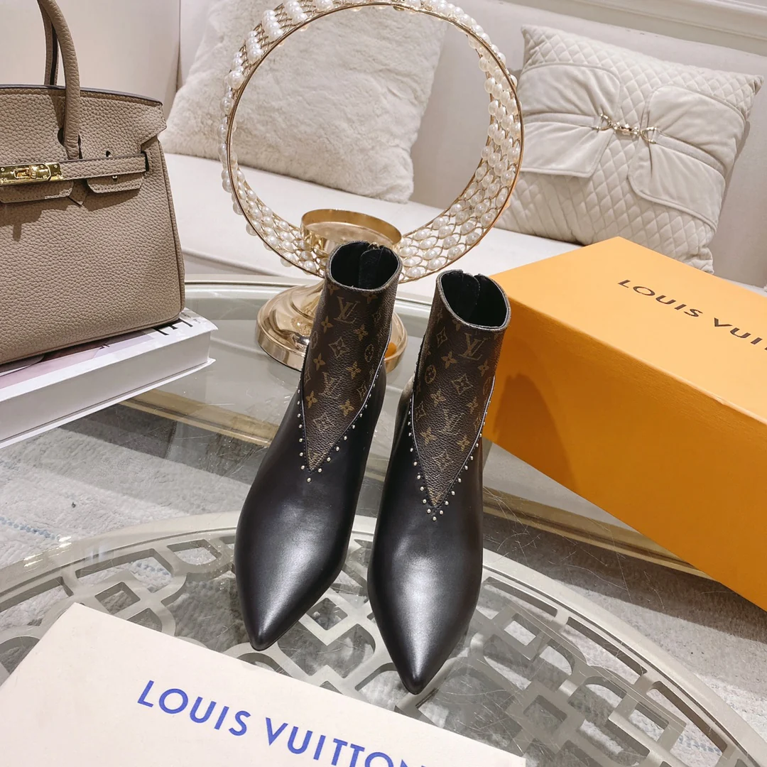 Ботильоны на шпильке с монограммой LV