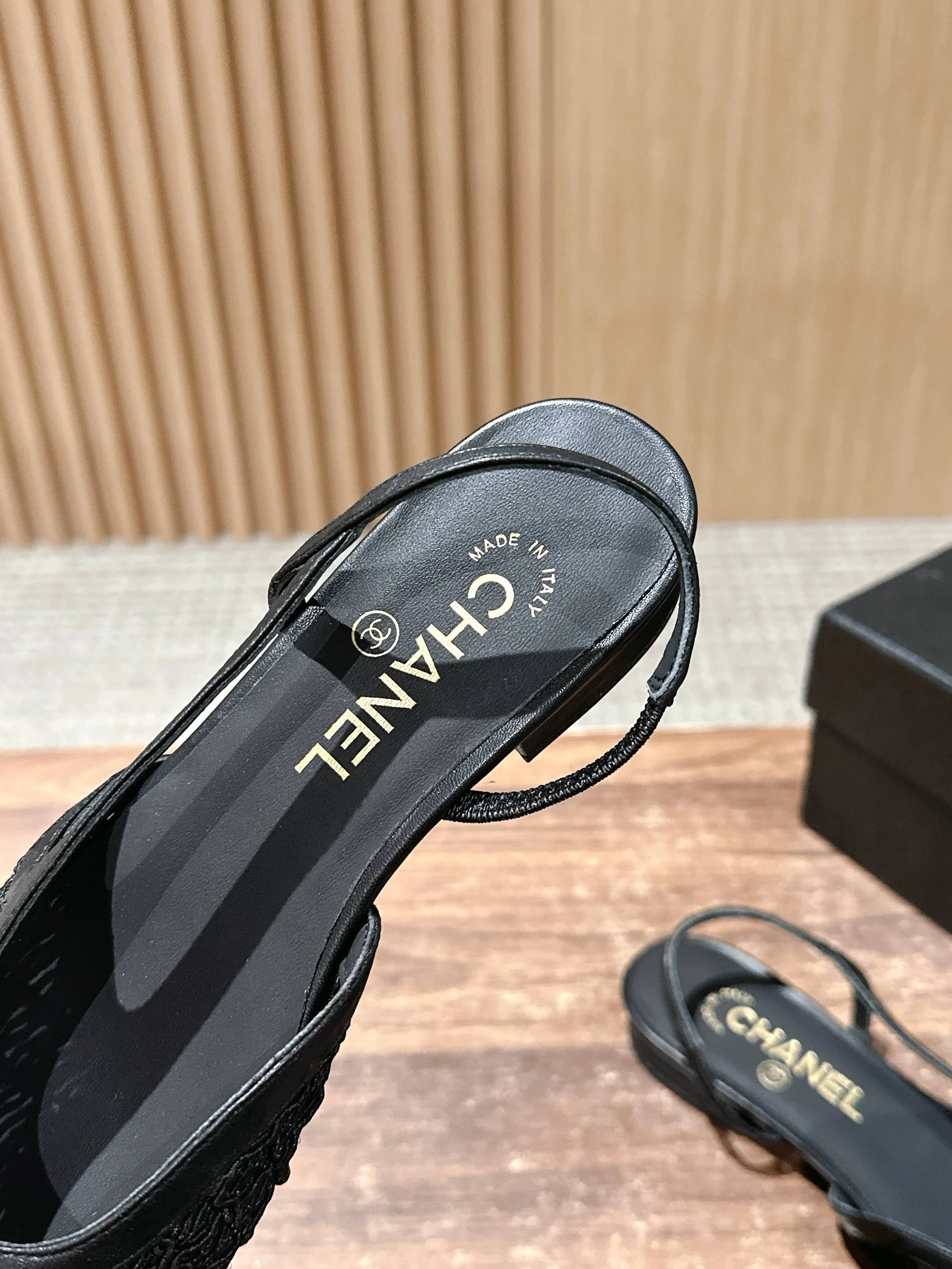 Chanel - Балетки с кружевом и лоскутным узором из шандунского шелка - Черные