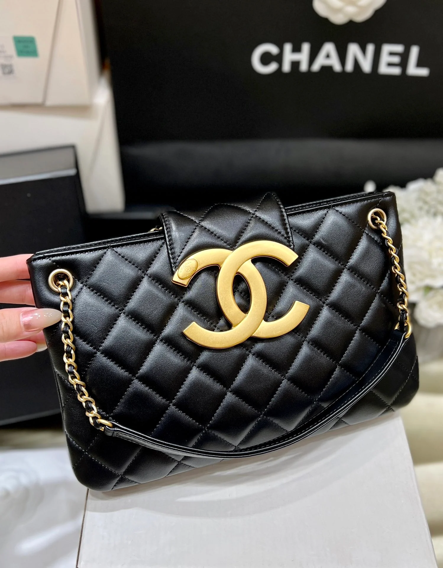 Весенняя коллекция Chanel - 24c - Ретро-сумка/сумка через плечо с двойным логотипом C - Черная