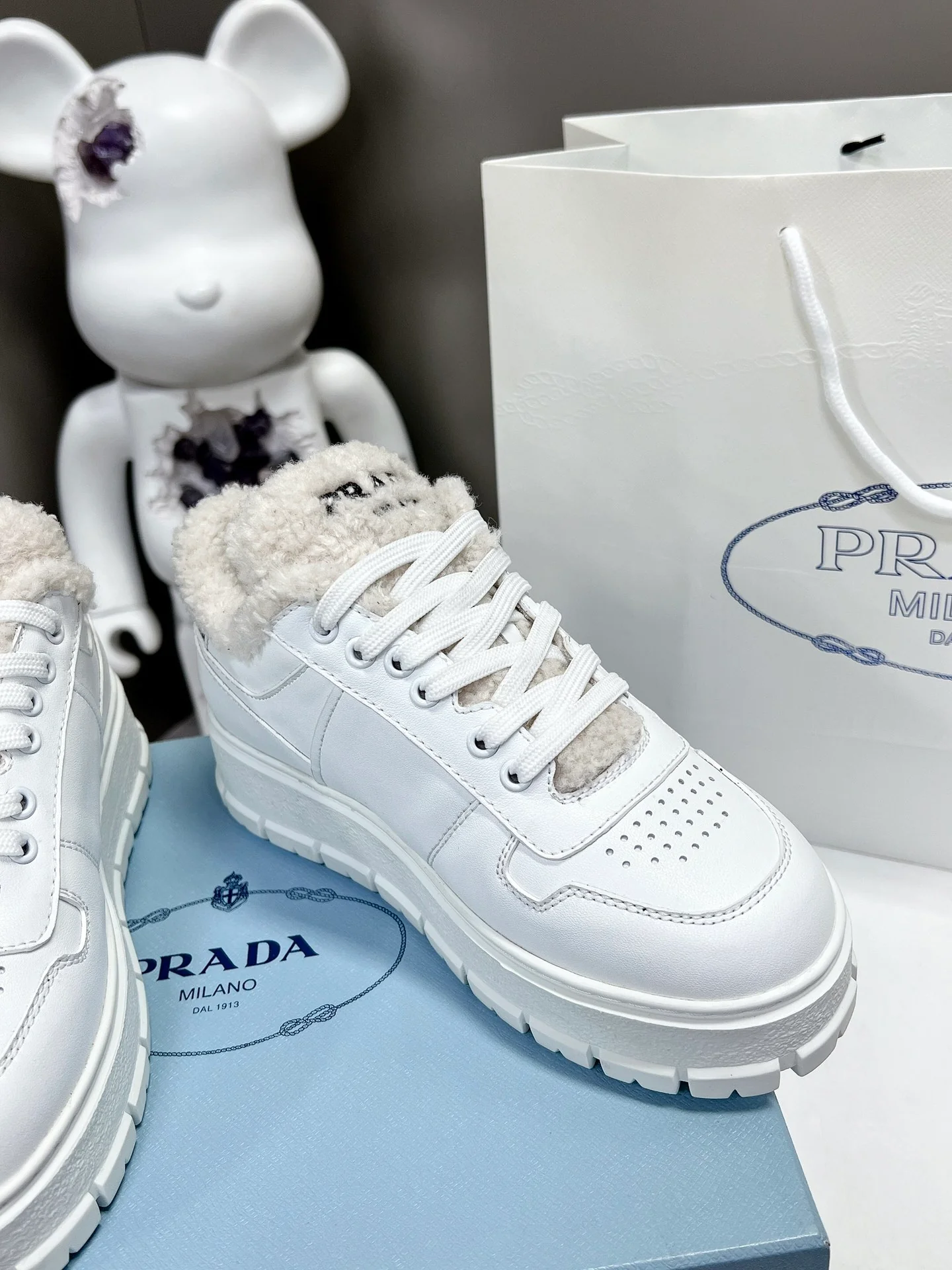 Новинка сезона осень/зима 2022 от Prada - улучшенная версия - повседневные туфли на платформе.