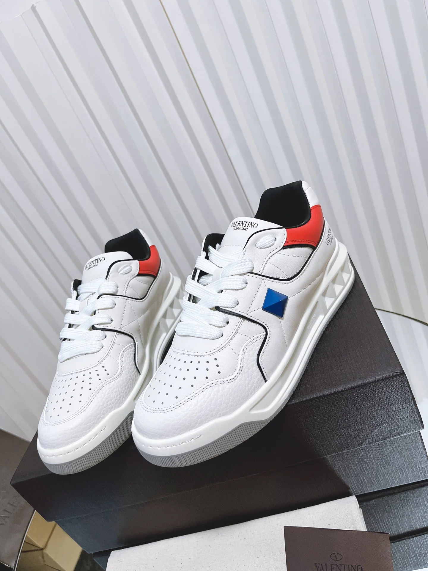 Кроссовки на платформе Valentino - белые - унисекс