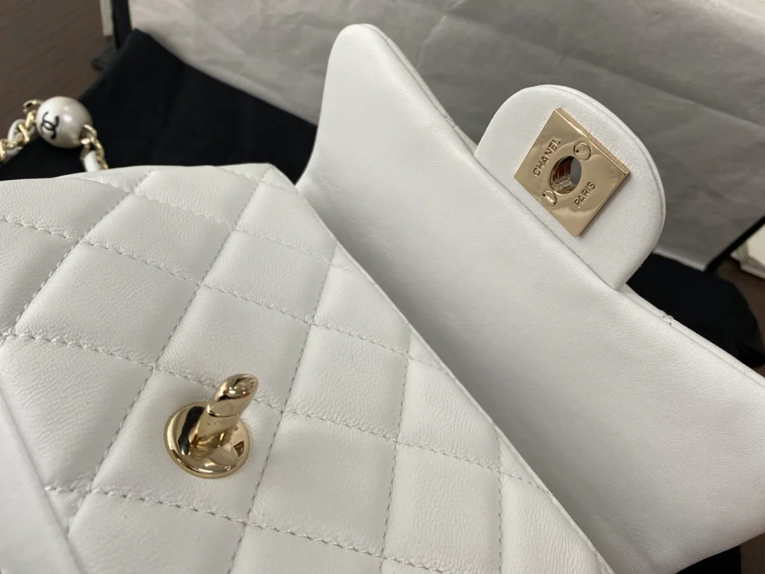 Сумка Chanel CF Pearl из коллекции Весна/Лето 2020 - Белая - 18 см - 1