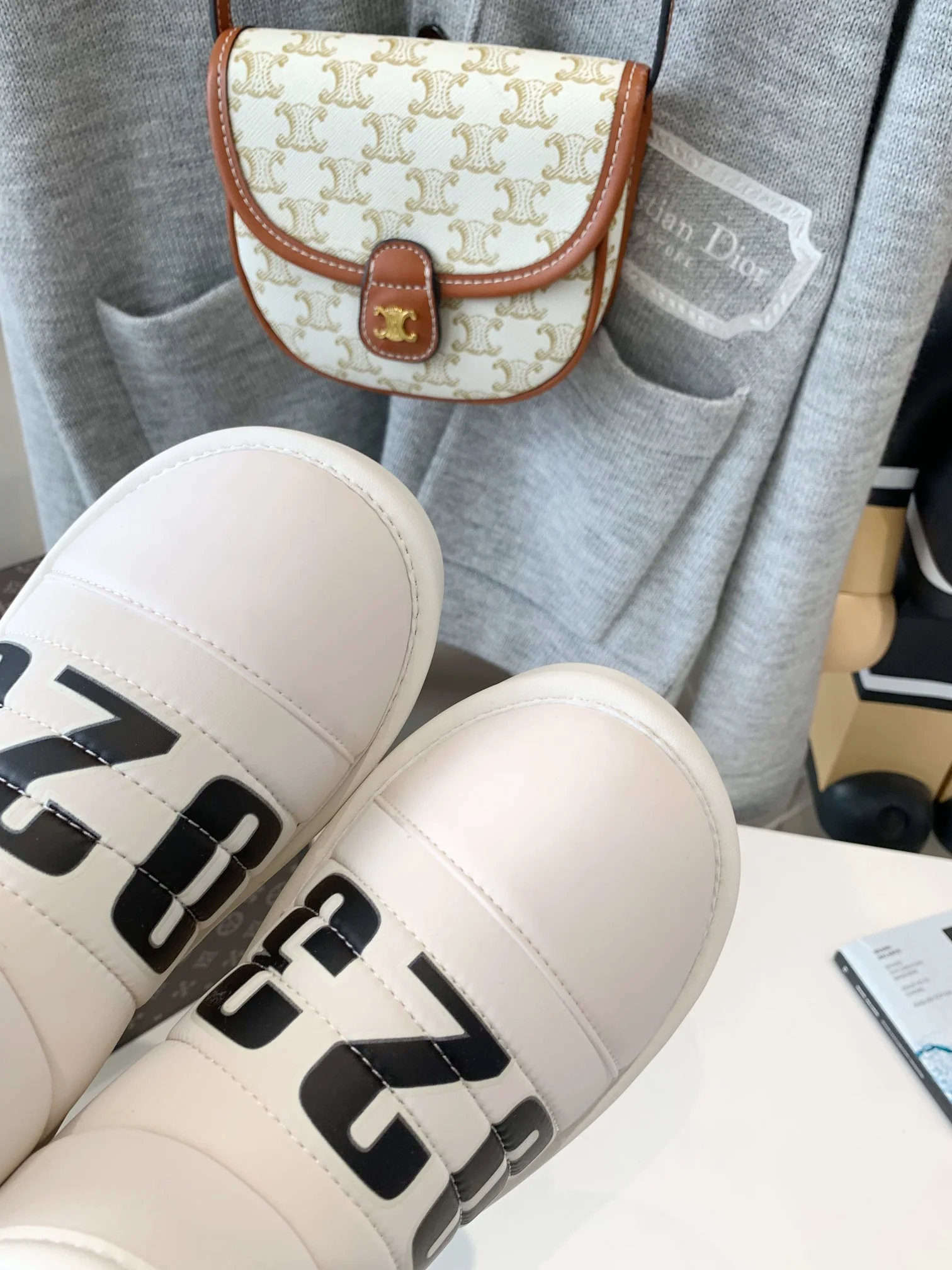 зимние ботинки с буквой LV