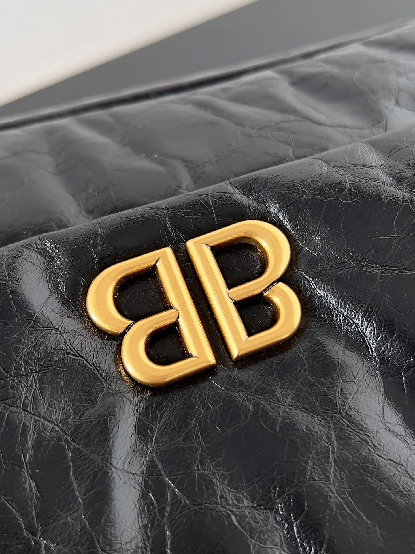 Сумка Balenciaga Monaco на цепочке - мини 24-8 см - черная с золотой пряжкой