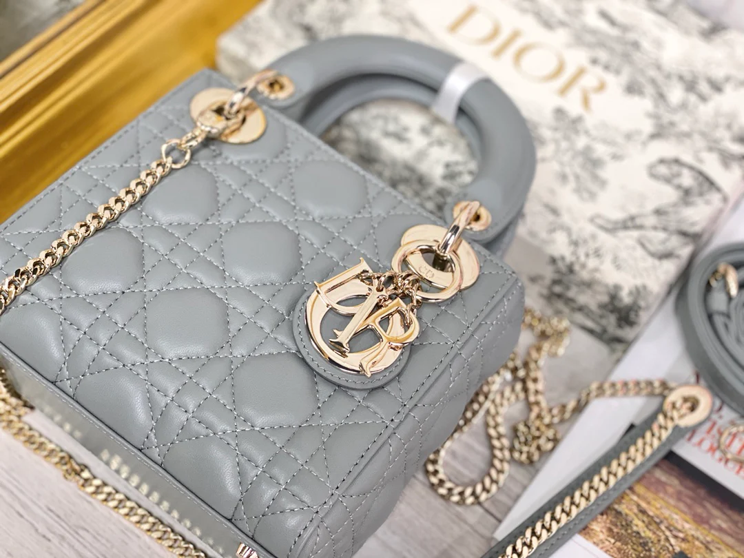 Мини-сумочка Dior Lady Dior - модель Princess Dior с тремя отделениями - 17 см - серо-каменный цвет с золотой фурнитурой