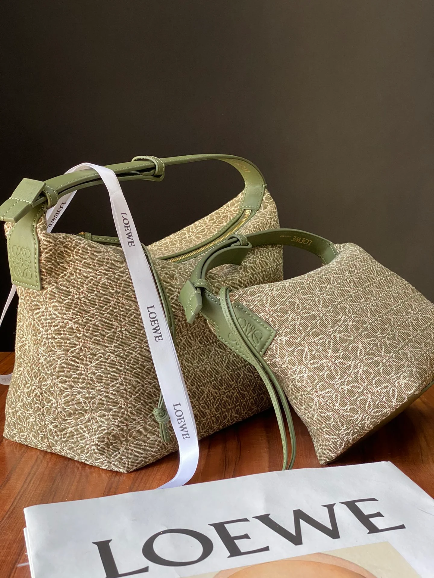 Ланч-бокс Loewe Cubi, маленький, из белой ткани с вышивкой, 1 шт.