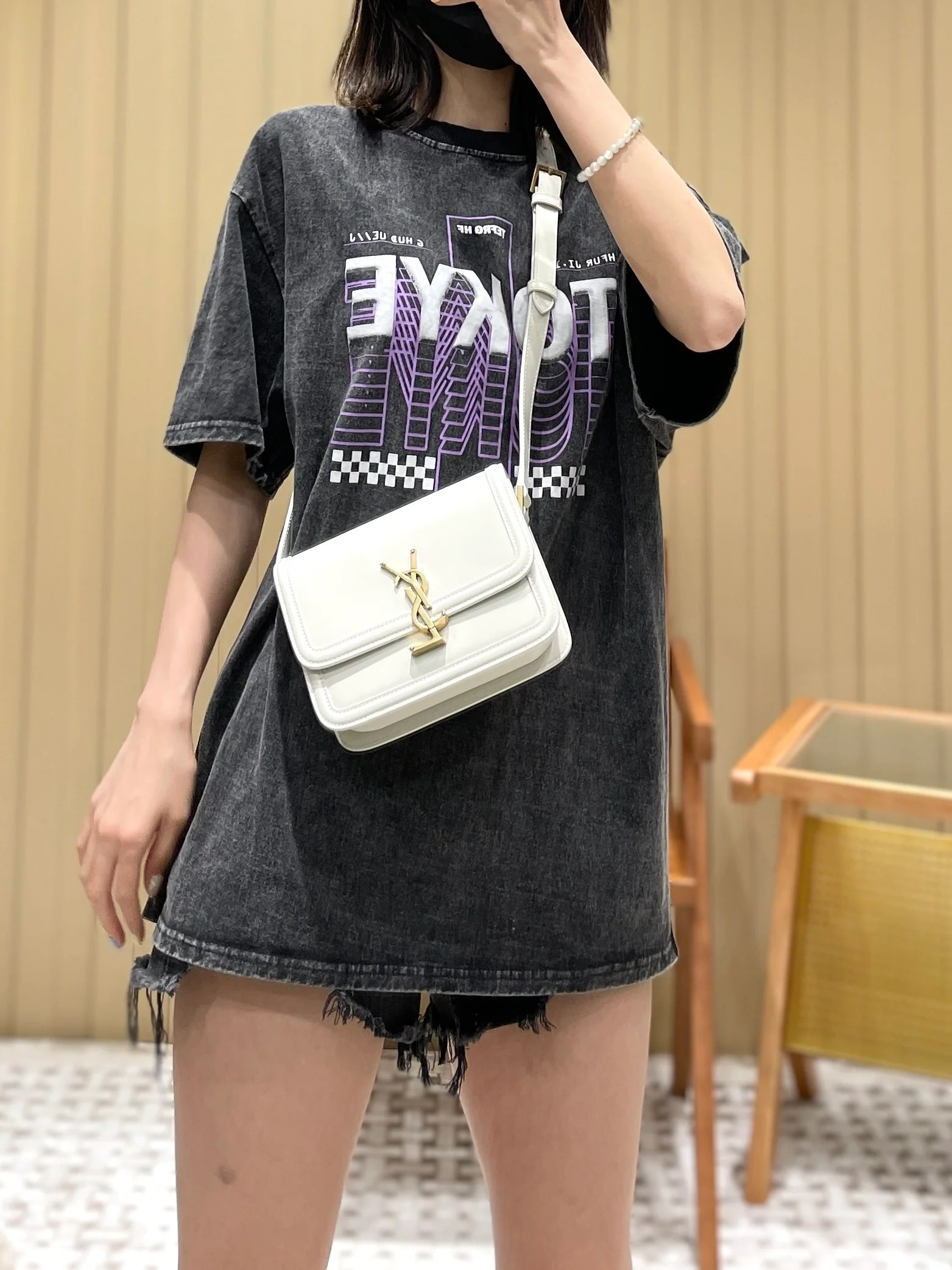 Сумка YSL Solferino Tofu Bag - белая - 18 см - На фото 1