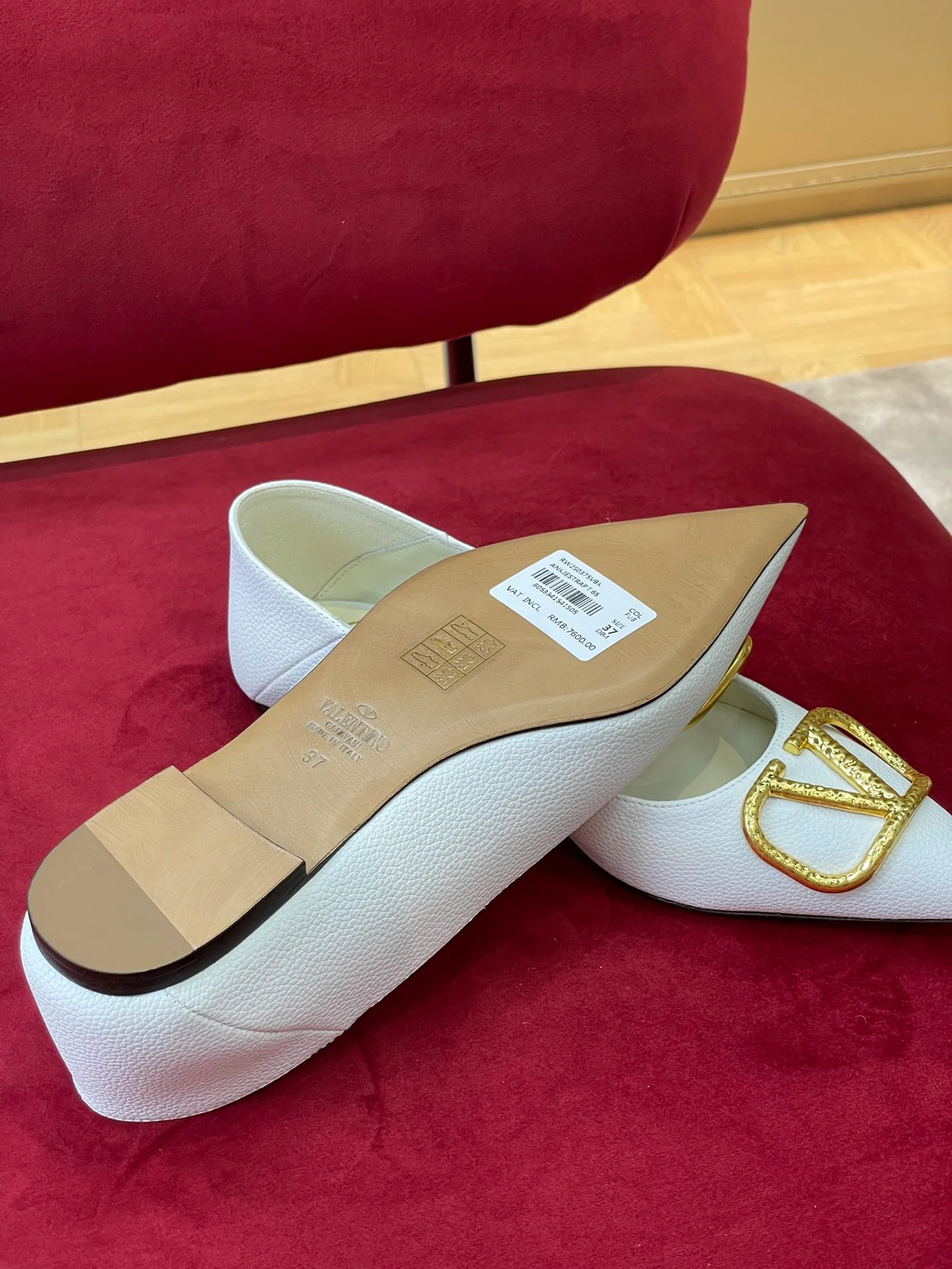 Новинка сезона осень/зима 2022 от Valentino - балетки без шнурков - 1