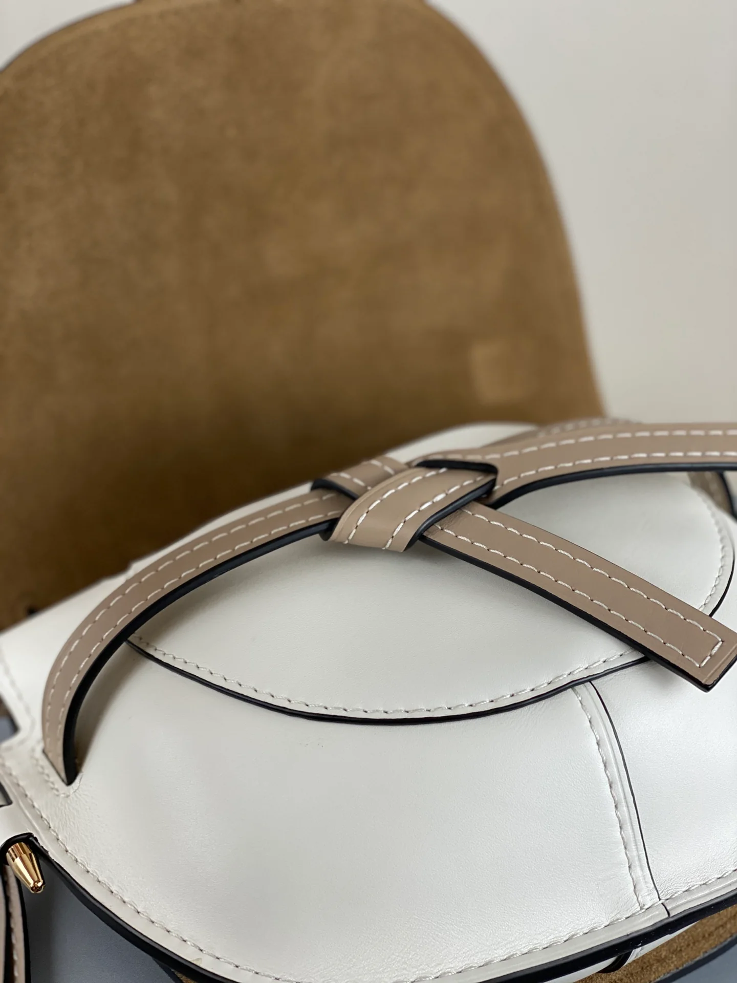 Loewe-gate-small-20x19x11-5-cm-8