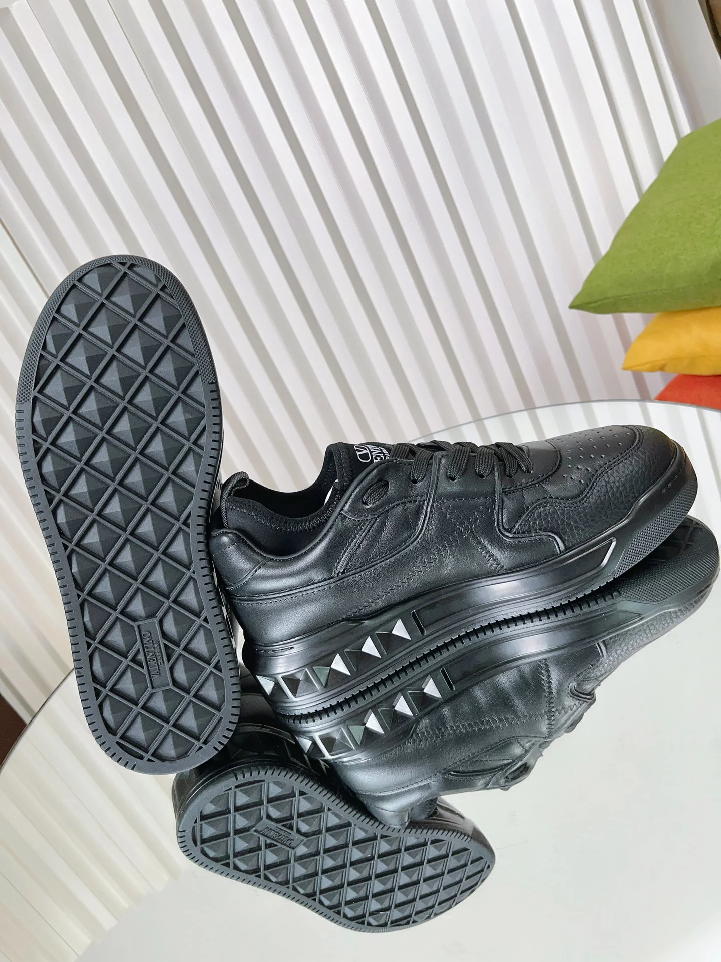 Valentino - Повседневные кроссовки - Унисекс - Черные