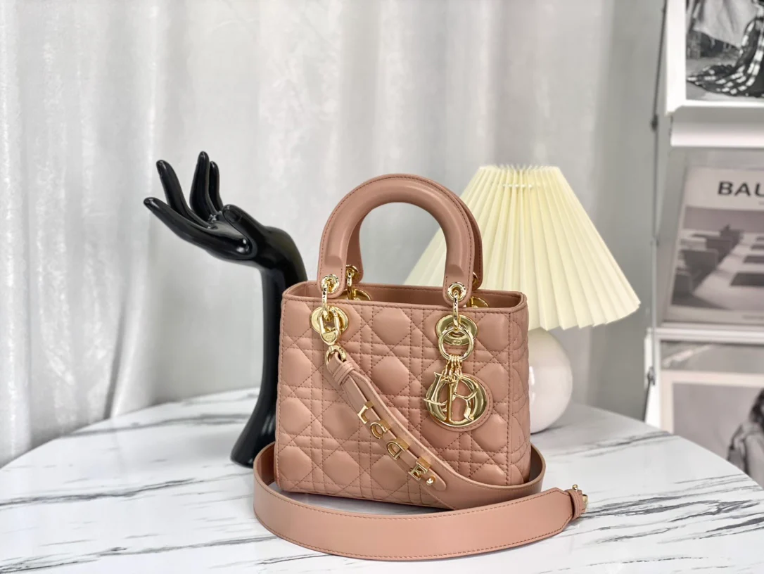 Коллекция Dior Lady - Розово-абрикосовый цвет с золотой пряжкой - Маленький размер