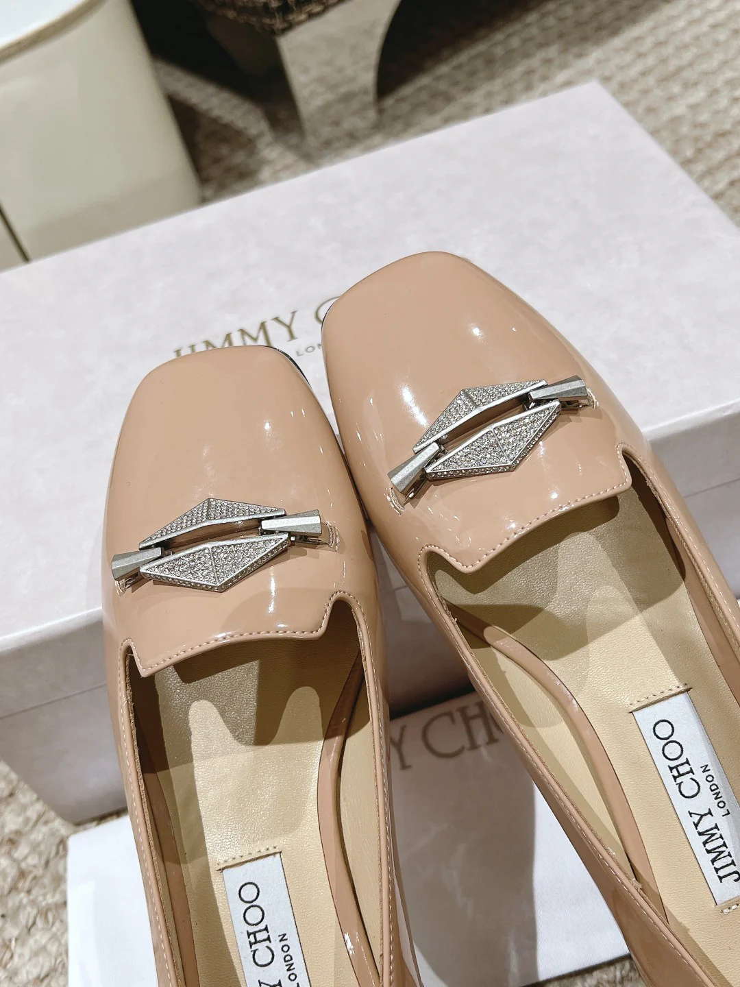 Туфли Jimmy Flat Toe — бежевые